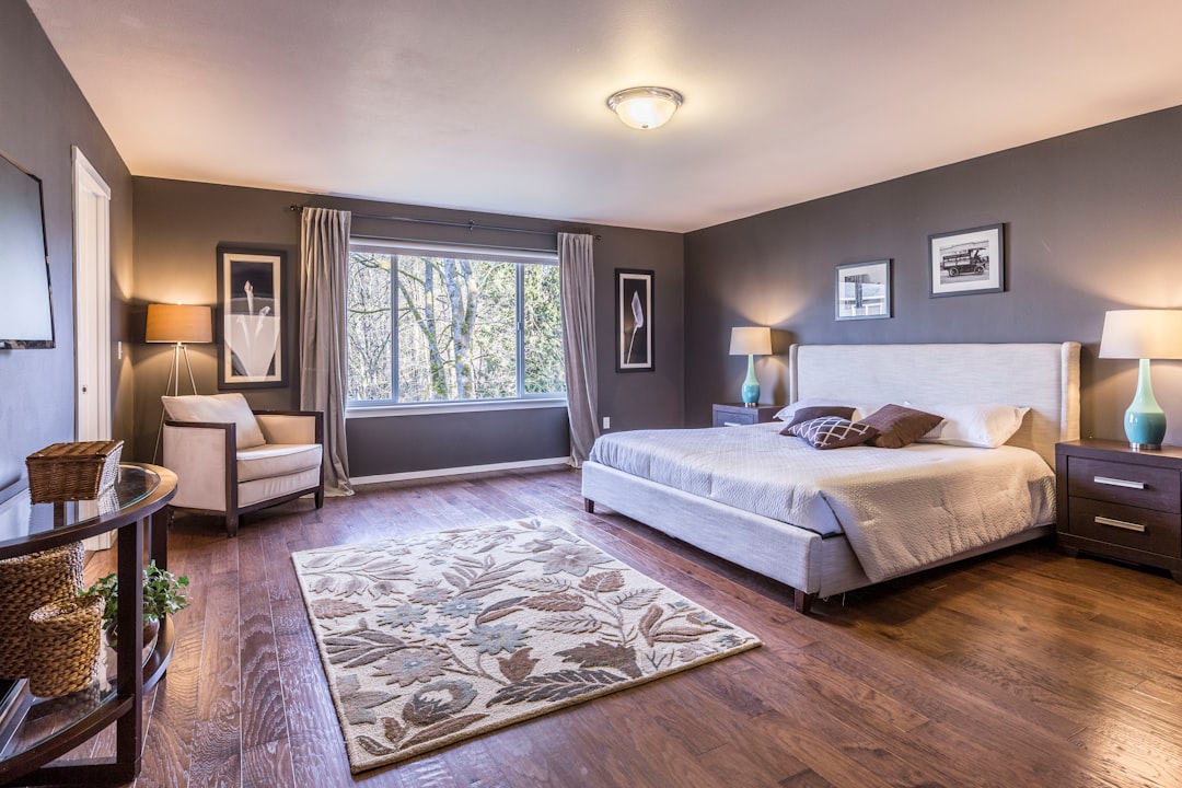 Slaapkamer styling die écht werkt: zo maak je van je slaapkamer een fijne plek